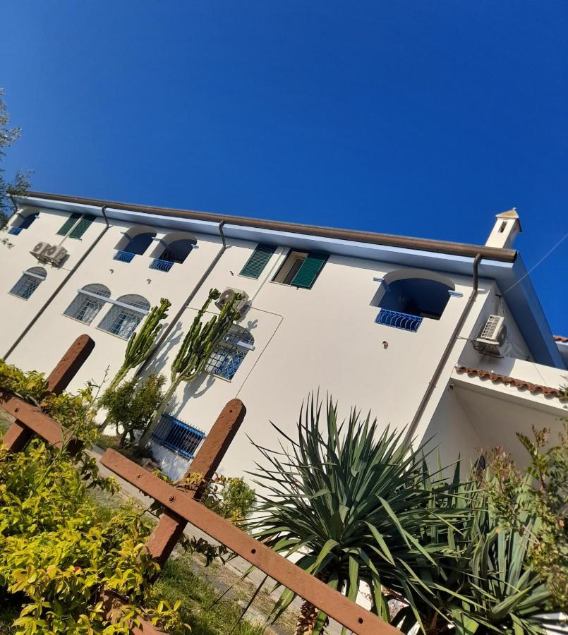 Agriturismo Palas De Serra Country Resort Onifai Экстерьер фото