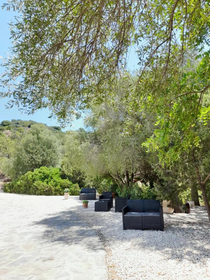 Agriturismo Palas De Serra Country Resort Onifai Экстерьер фото