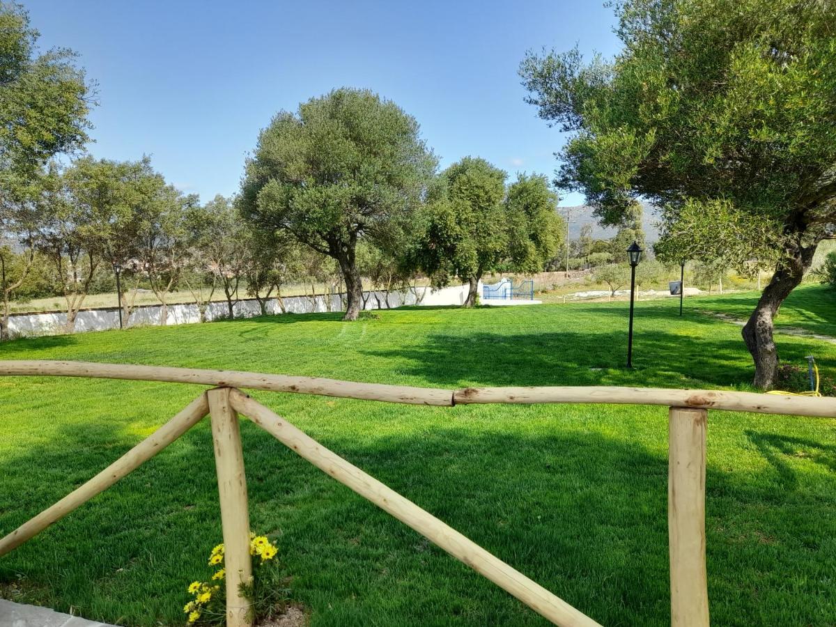 Agriturismo Palas De Serra Country Resort Onifai Экстерьер фото