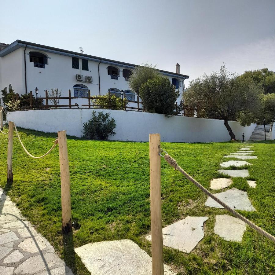 Agriturismo Palas De Serra Country Resort Onifai Экстерьер фото