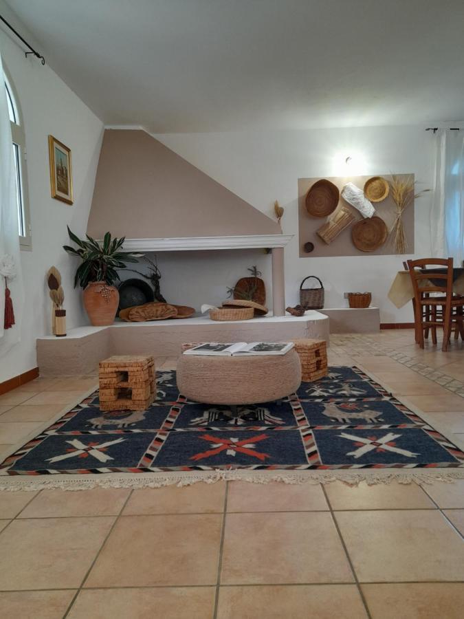 Agriturismo Palas De Serra Country Resort Onifai Экстерьер фото