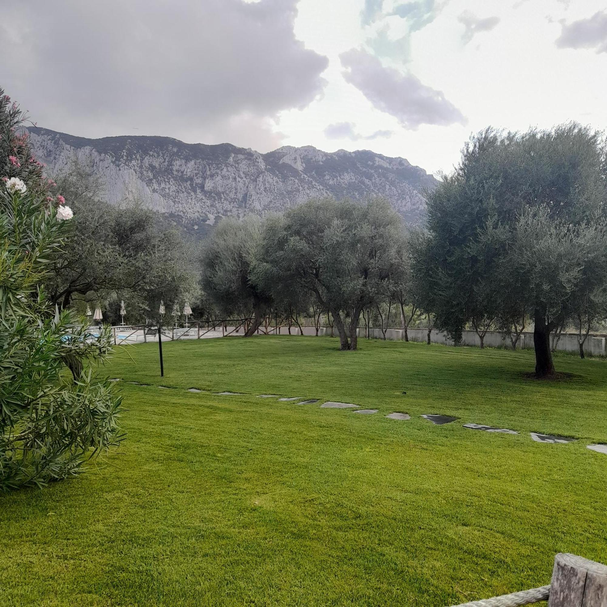 Agriturismo Palas De Serra Country Resort Onifai Экстерьер фото